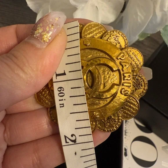 CHANEL Vintage Gold CC Paris Flower Brooch - Picture 6 of 8